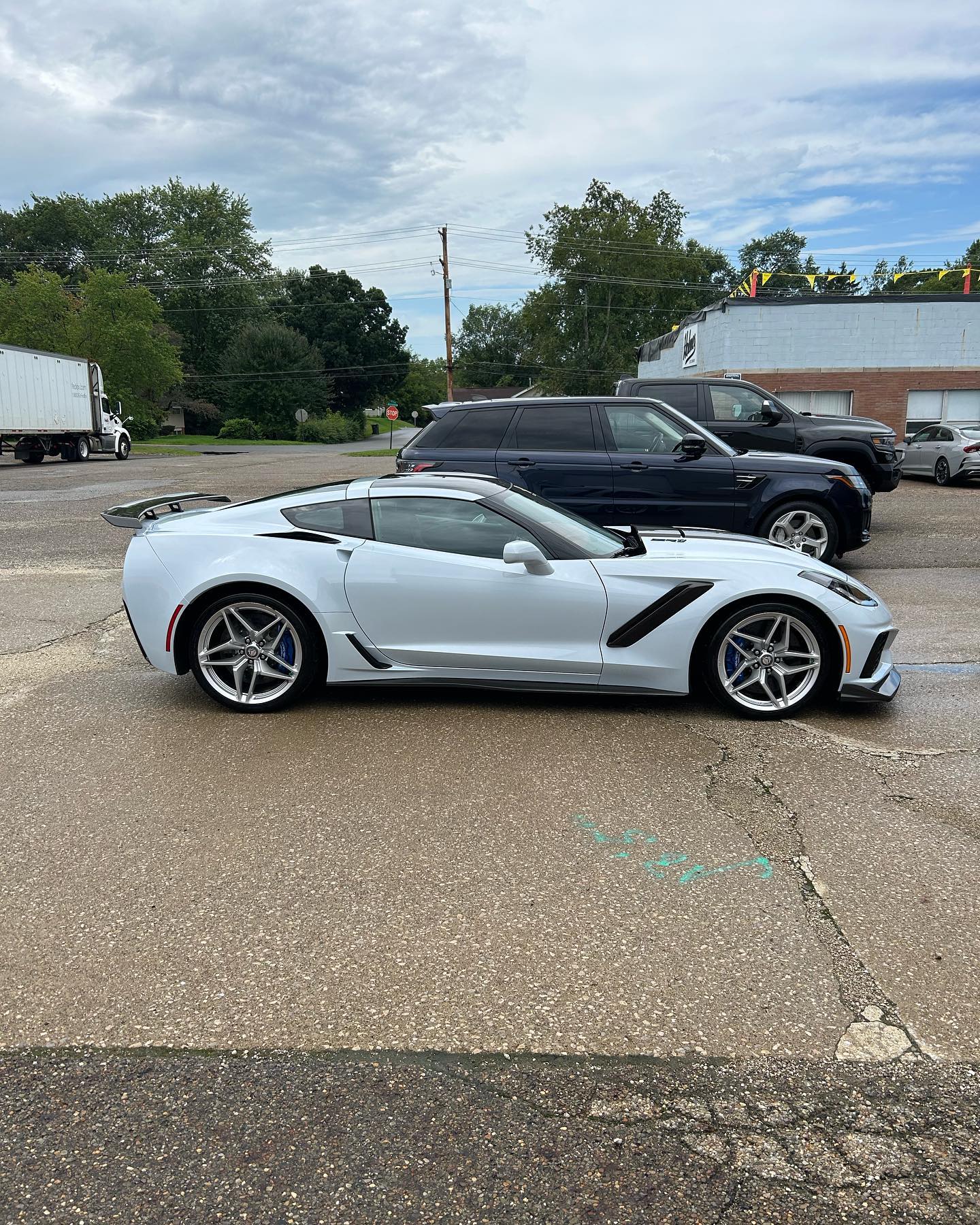 Chevrolet Corvette C7 ZR1 in Arctic White, side profile